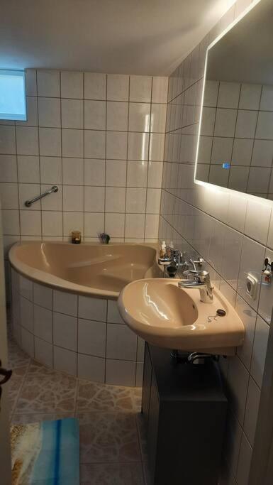 Wellness Ferienwohnung Biene Im Bergischen Land Much Exterior foto